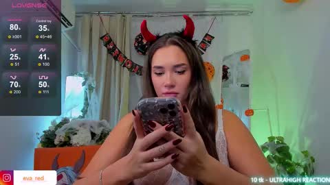 Eva  please thumbs up me  online show from October 2025 01:58:01 PM