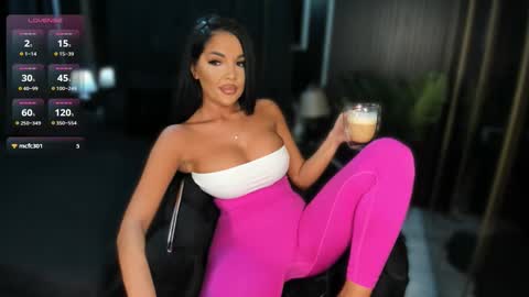 Andreea online show from October 2025 07:37:01 PM