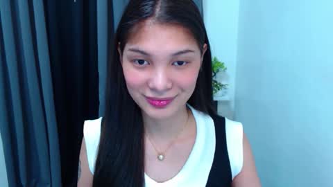 Snapshot of pussywetandwild chatting on October 2025 01:42:01 PM LHARA online show from October 2025 01:42:01 PM