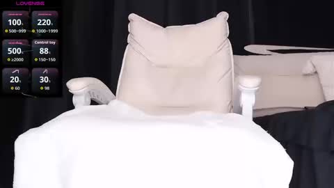 qianqian_ online show from October 2025 10:02:01 AM