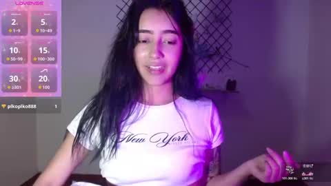 Snapshot of quee_tiana chatting on June 2026 09:38:01 PM your princess online show from June 2026 09:38:01 PM