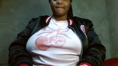 queen2302 online show from May 2026 06:57:02 PM