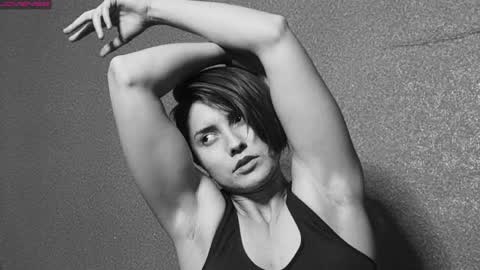 Lola online show from February 2025 08:00:01 PM