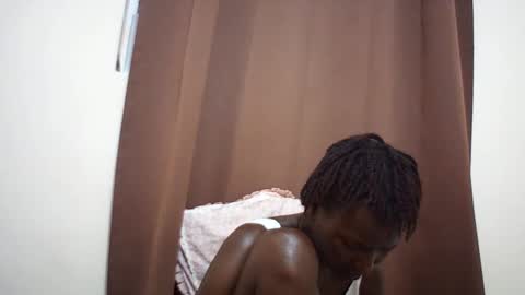 Snapshot of queen_0012 chatting on May 2026 06:13:02 PM asher online show from May 2026 06:13:02 PM
