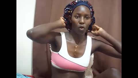 Snapshot of queen_0012 chatting on June 2026 03:40:02 AM asher online show from June 2026 03:40:02 AM