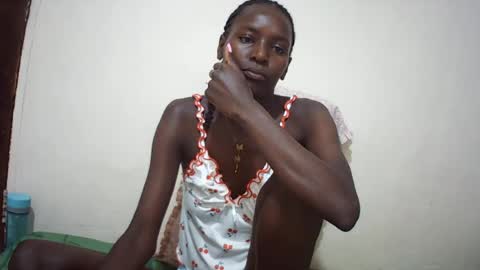 Snapshot of queen_0012 chatting on June 2026 06:32:02 PM asher online show from June 2026 06:32:02 PM