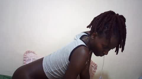 Snapshot of queen_0012 chatting on July 2026 10:11:01 AM asher online show from July 2026 10:11:01 AM