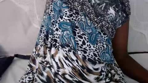 Snapshot of queen_12344 chatting on January 2025 07:21:01 AM emmie online show from January 2025 07:21:01 AM