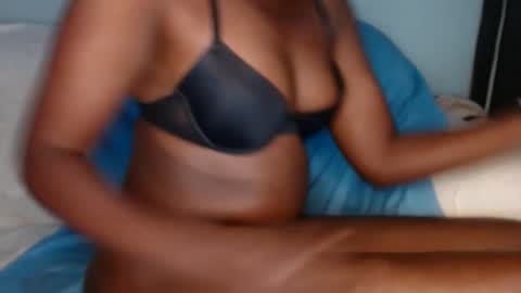 Snapshot of queen_12344 chatting on March 2025 01:12:01 AM emmie online show from March 2025 01:12:01 AM