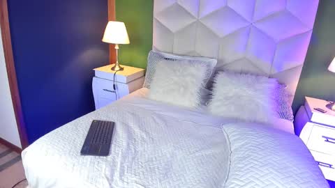 Queen Violet online show from February 2025 08:05:02 PM