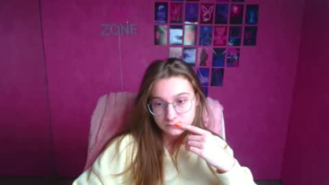 Snapshot of queen_amelie chatting on March 2026 12:23:01 PM Amelie online show from March 2026 12:23:01 PM