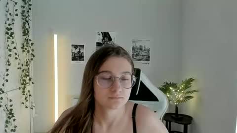 Snapshot of queen_amelie chatting on July 2026 07:36:01 AM Amelie online show from July 2026 07:36:01 AM
