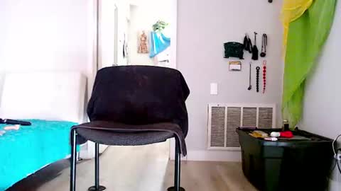 Snapshot of queen_anita chatting on June 2026 04:57:01 PM QnAnitaDix online show from June 2026 04:57:01 PM