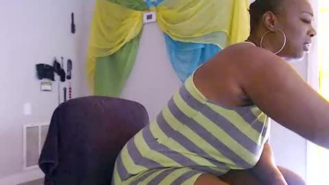 Snapshot of queen_anita chatting on June 2026 07:04:01 PM QnAnitaDix online show from June 2026 07:04:01 PM