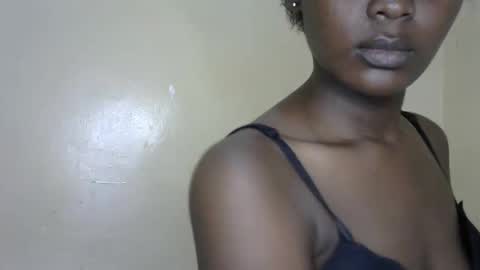 queen_banice online show from November 2025 09:37:01 PM