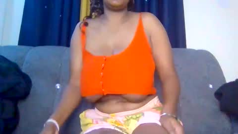 Snapshot of queen_doli chatting on June 2026 07:47:02 AM queen_doli online show from June 2026 07:47:02 AM