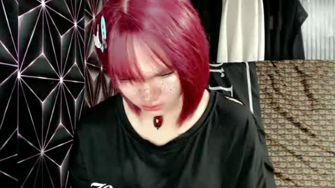 Snapshot of queen_elicktra chatting on June 2026 12:15:01 AM JOY online show from June 2026 12:15:01 AM