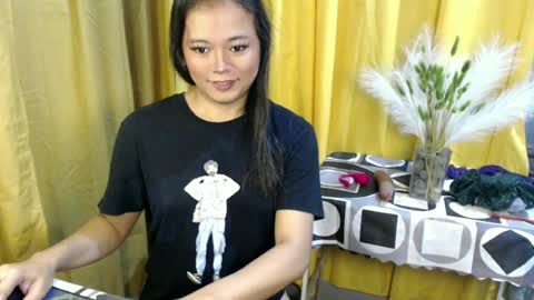 Snapshot of queen_ennah chatting on June 2026 01:10:01 AM queen_ennah online show from June 2026 01:10:01 AM