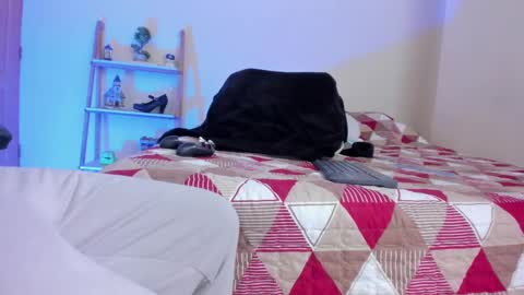 Snapshot of queen_esthefi chatting on February 2025 08:53:02 PM Your Queen Esthefi online show from February 2025 08:53:02 PM