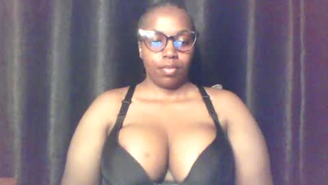 Snapshot of queen_melanine chatting on June 2026 11:58:01 AM QUEEN online show from June 2026 11:58:01 AM