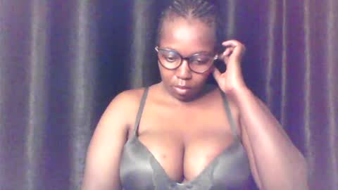 Snapshot of queen_melanine chatting on July 2026 03:45:01 AM QUEEN online show from July 2026 03:45:01 AM