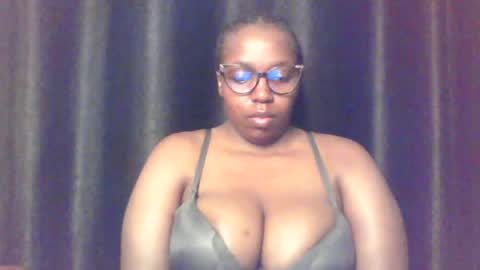 Snapshot of queen_melanine chatting on July 2026 04:38:01 AM QUEEN online show from July 2026 04:38:01 AM