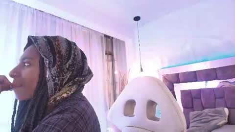 Snapshot of queen_perla_ chatting on June 2026 12:04:02 PM online show from June 2026 12:04:02 PM