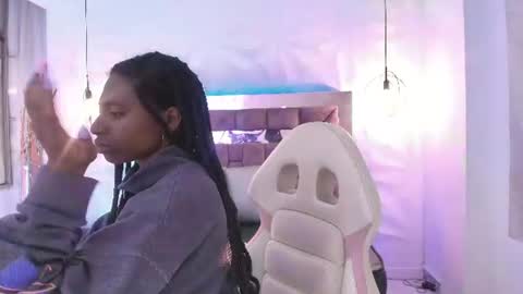 Snapshot of queen_perla_ chatting on June 2026 12:04:02 PM online show from June 2026 12:04:02 PM