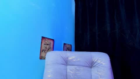Snapshot of queen_salomme chatting on November 2025 10:42:01 PM queen_salomme online show from November 2025 10:42:01 PM