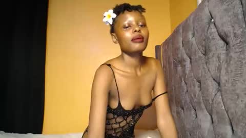 Snapshot of queen_sashavixen chatting on February 2026 05:55:02 PM queen_sashavixen online show from February 2026 05:55:02 PM