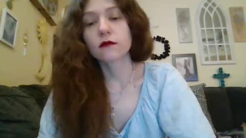 queencrimsonlvx online show from April 2026 09:15:01 PM
