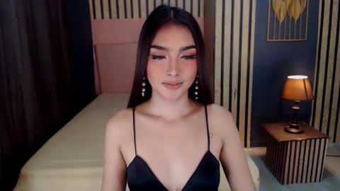 queenemeraldts online show from February 2025 01:54:02 AM