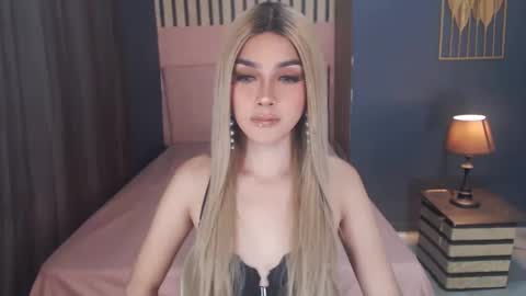 queenemeraldts online show from February 2025 01:47:02 AM