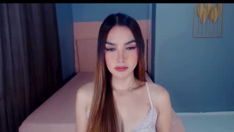 queenemeraldts online show from October 2025 03:04:01 AM