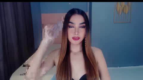 queenemeraldts online show from October 2025 01:17:02 AM