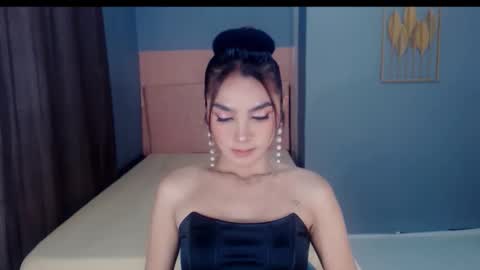 queenemeraldts online show from October 2025 02:04:01 AM