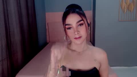 queenemeraldts online show from November 2025 02:57:02 AM