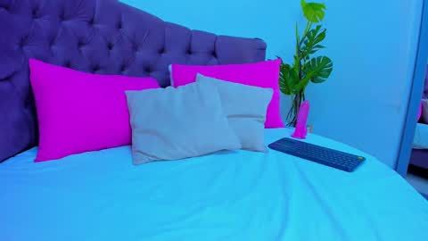 Queen online show from February 2025 10:18:01 PM