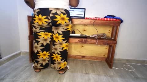 Nina online show from October 2025 07:15:01 PM