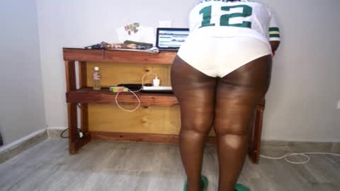 Nina online show from October 2025 08:16:02 AM