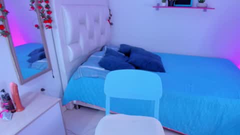 Andrea  online show from December 2025 12:33:02 PM