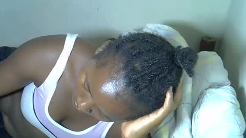 queenlena868103 online show from November 2025 07:01:02 PM