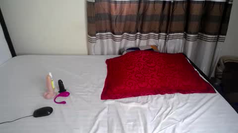 Maila online show from November 2025 01:00:02 PM