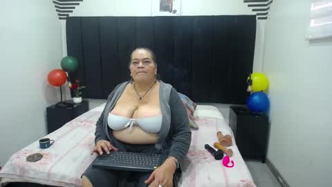 VickyBoobss online show from November 2025 01:13:01 PM