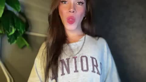 QUEEN online show from November 2025 10:29:01 AM