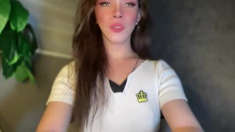 QUEEN online show from November 2025 09:24:01 AM