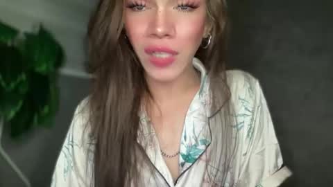 QUEEN online show from December 2025 12:27:01 AM