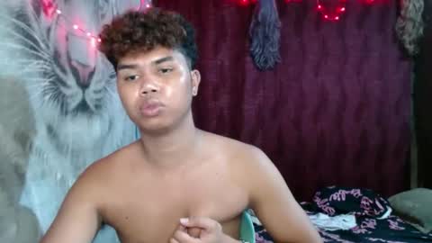 queenpinayebony_xx online show from May 2026 07:27:02 AM