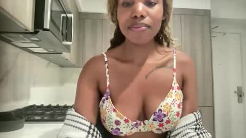 Queenquinn online show from November 2025 12:35:01 AM