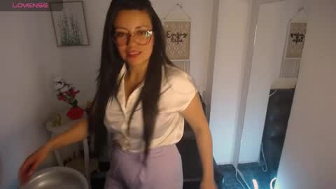 Snapshot of queenrose94 chatting on May 2026 09:23:02 PM queenrose94 online show from May 2026 09:23:02 PM